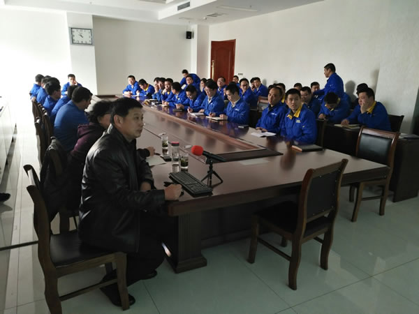 在鲁泰纺织集团举行安全阀知识培训班