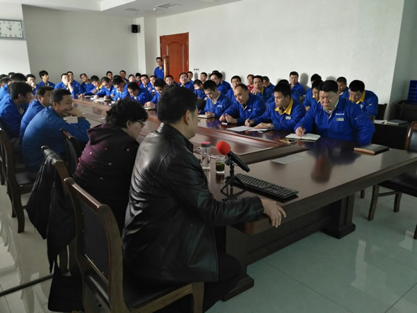 在鲁泰纺织集团举行安全阀知识学习班